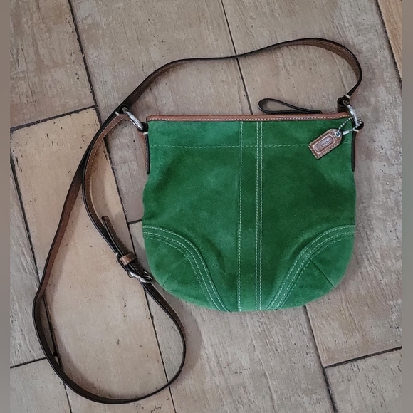 Vintage COACH green suede crossbody and card case*does NOT come w Coach dust bag - Picture 2 of 9